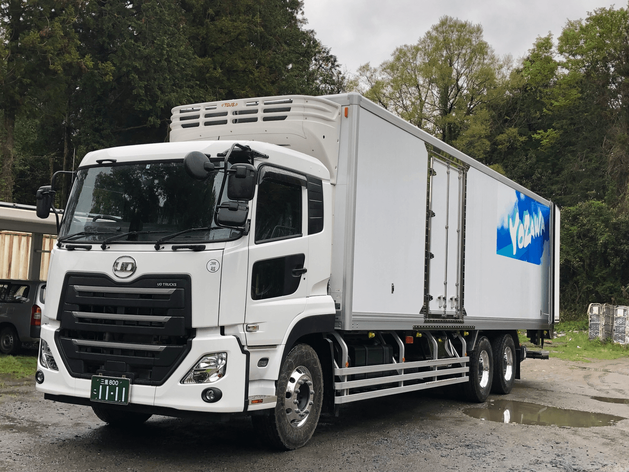 NOx・PM法適合の環境対応車両の整備シーン